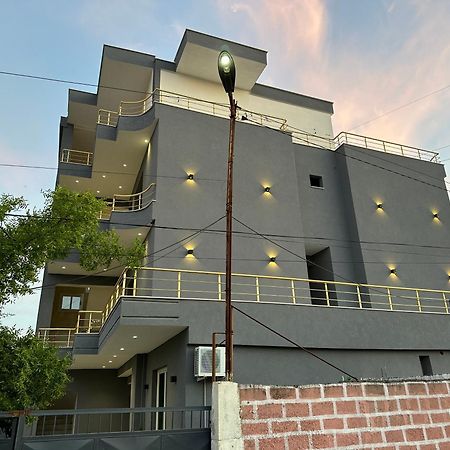 Mico'S Apartments Vlorë Exteriör bild