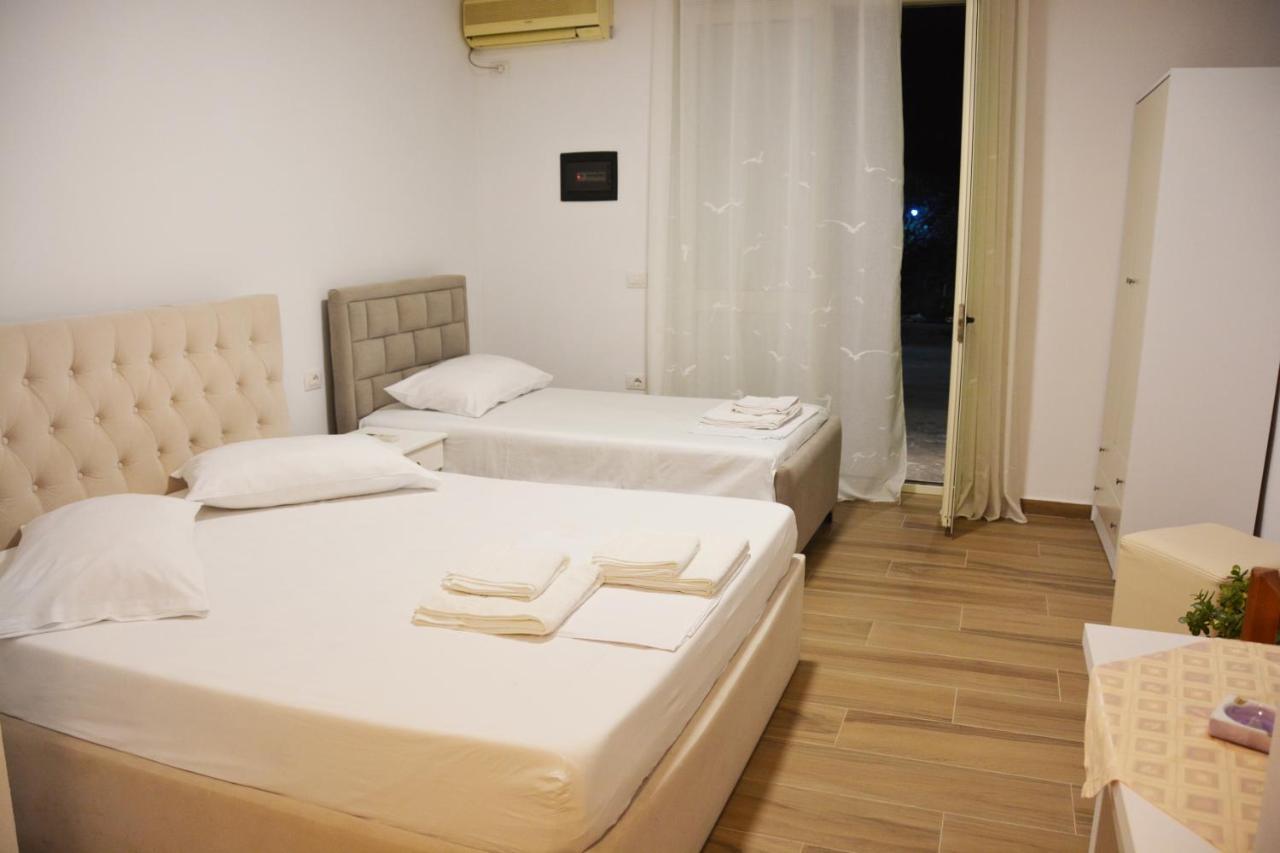 Mico'S Apartments Vlorë Exteriör bild