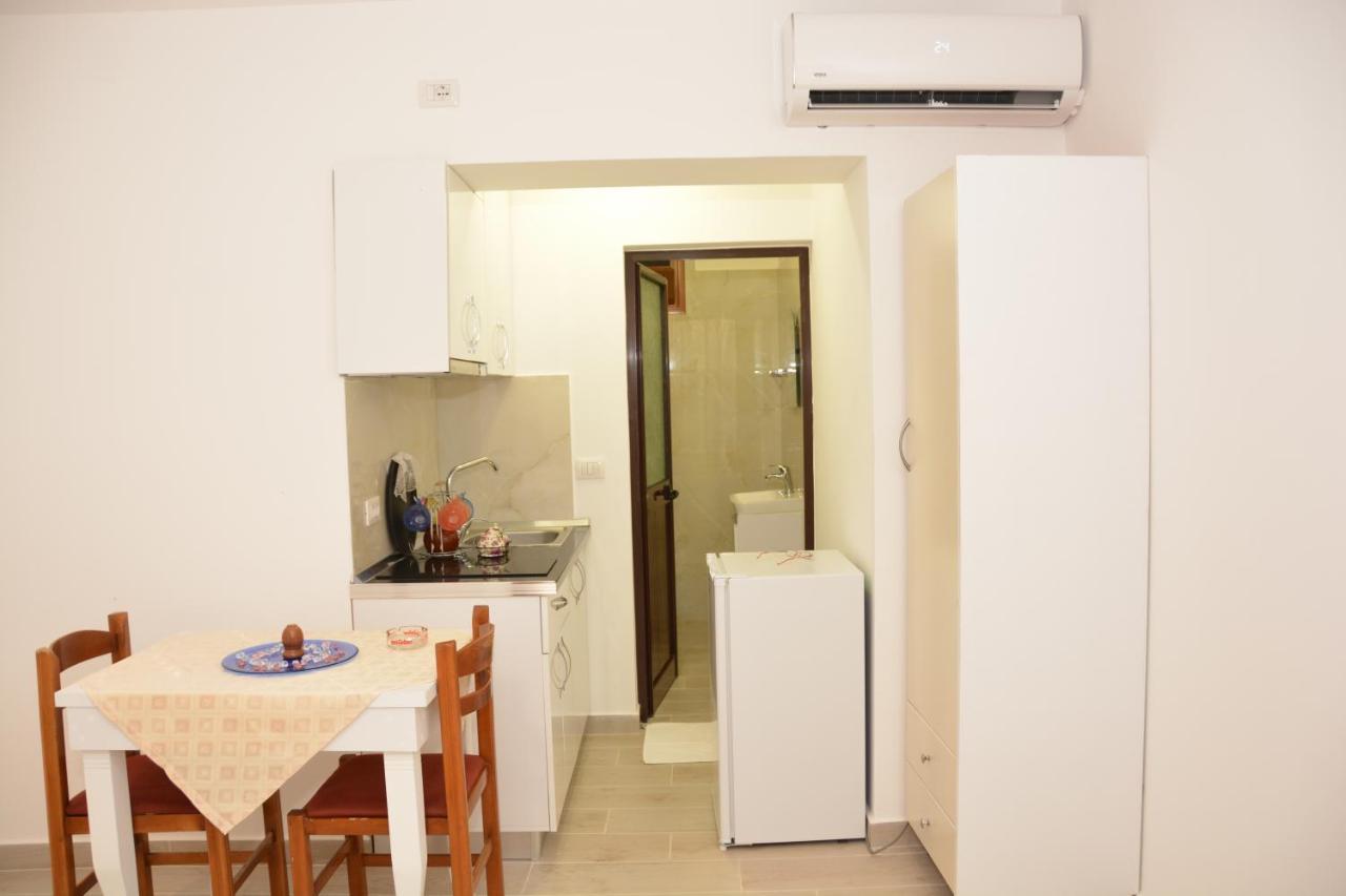 Mico'S Apartments Vlorë Exteriör bild
