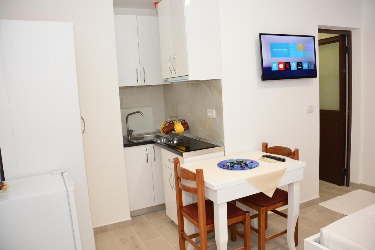 Mico'S Apartments Vlorë Exteriör bild