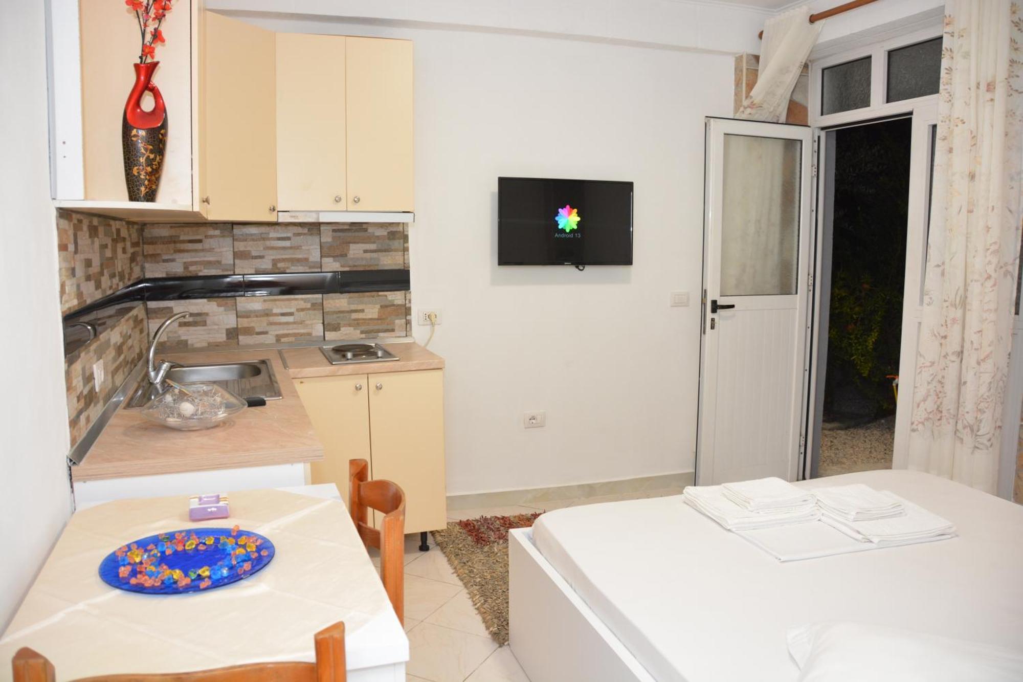 Mico'S Apartments Vlorë Exteriör bild