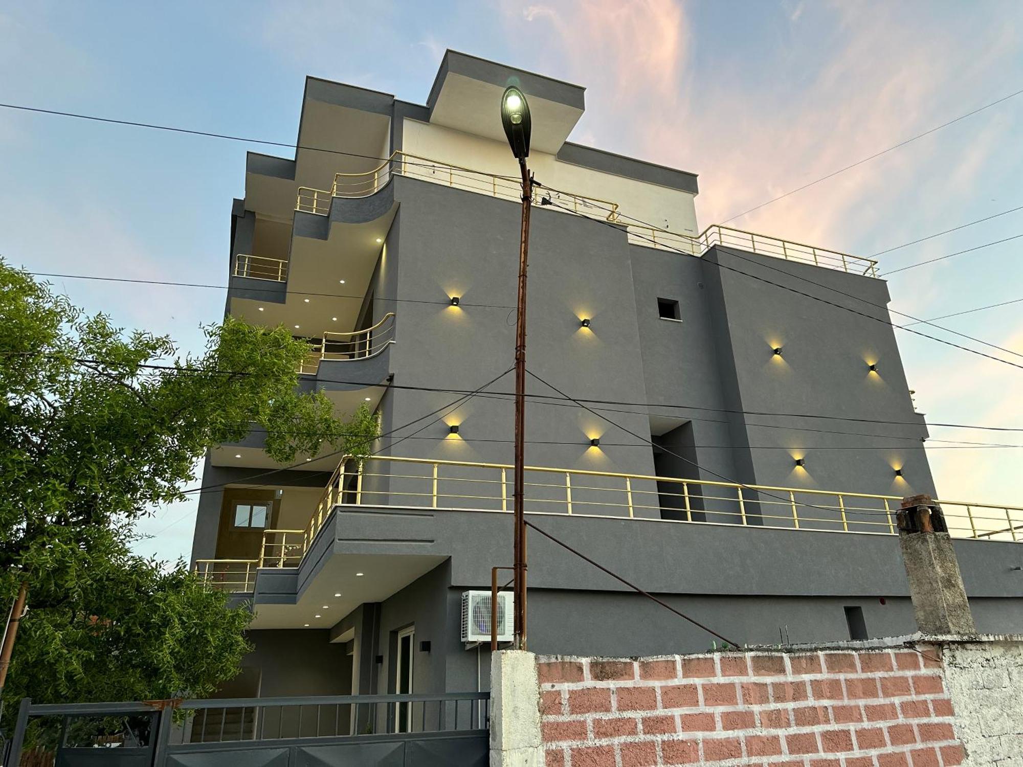 Mico'S Apartments Vlorë Exteriör bild