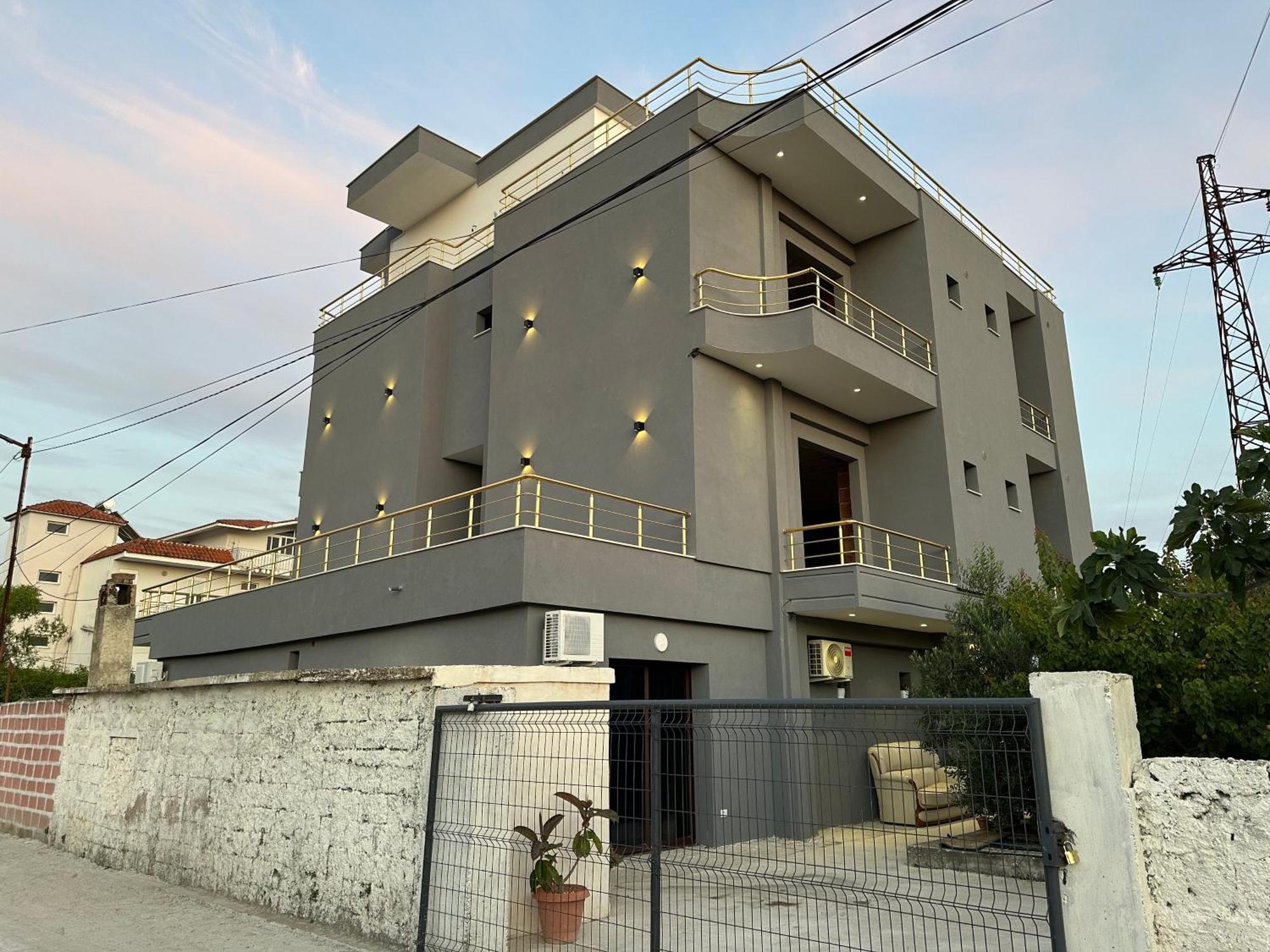 Mico'S Apartments Vlorë Exteriör bild
