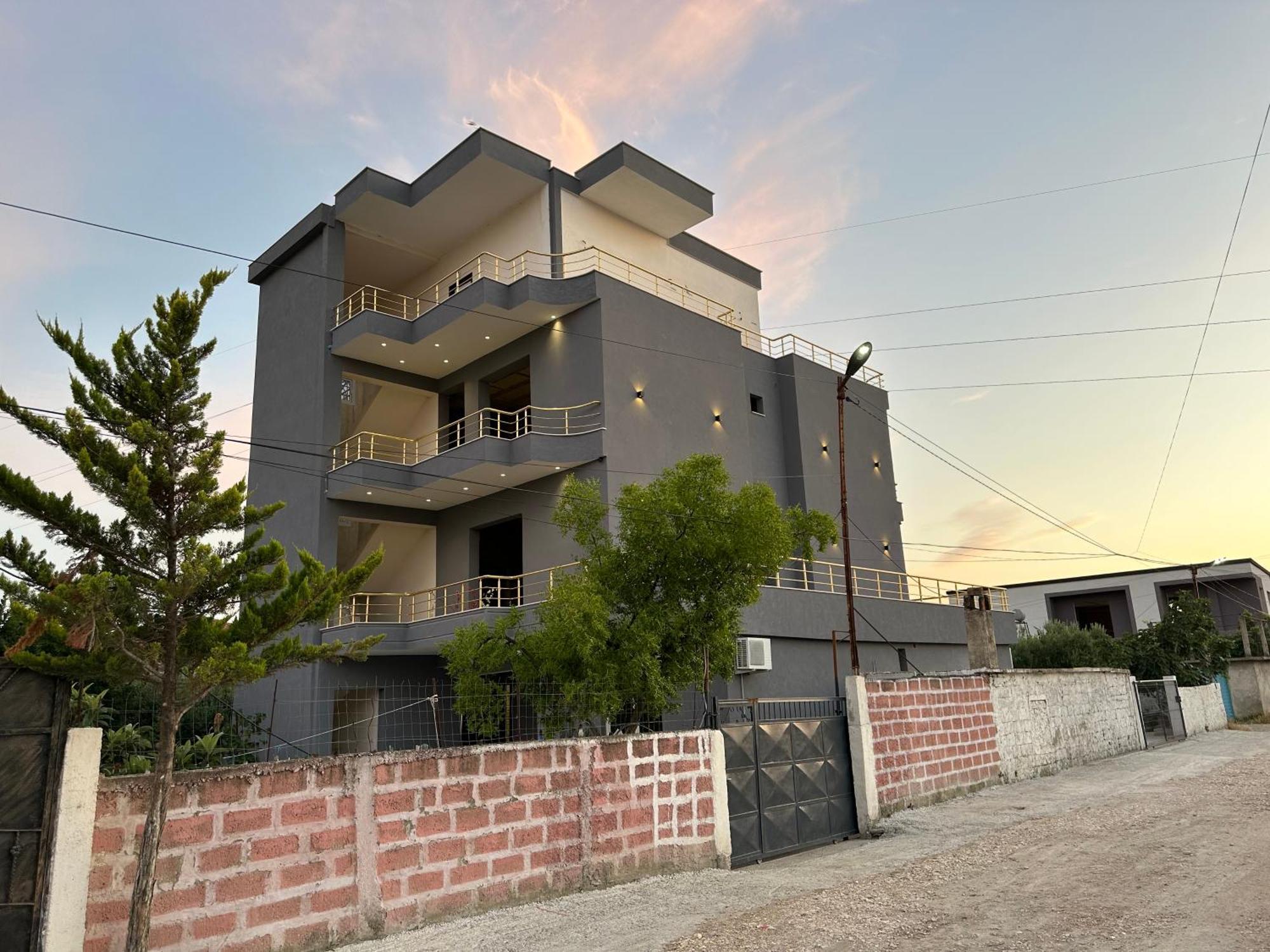 Mico'S Apartments Vlorë Exteriör bild