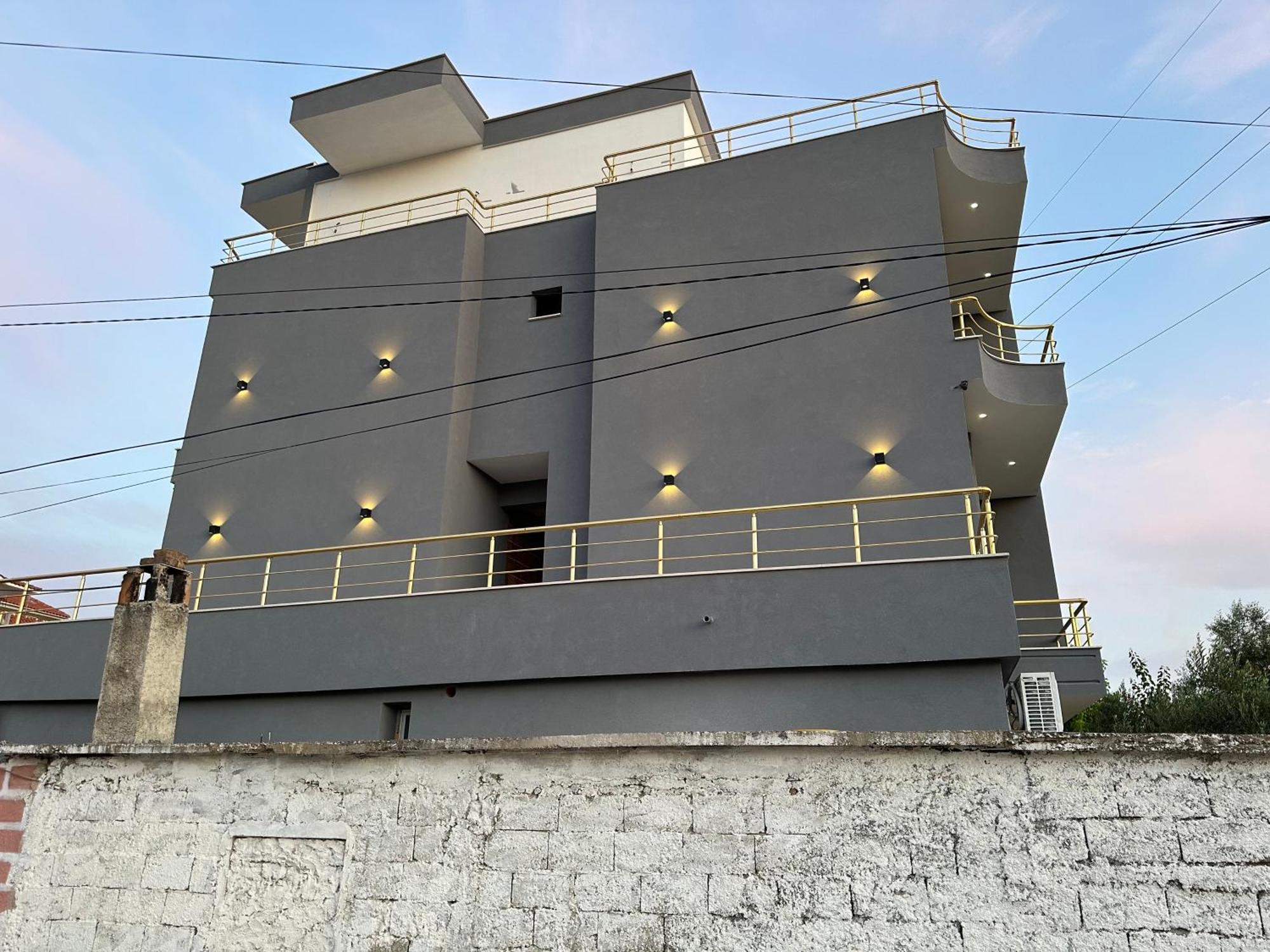 Mico'S Apartments Vlorë Exteriör bild