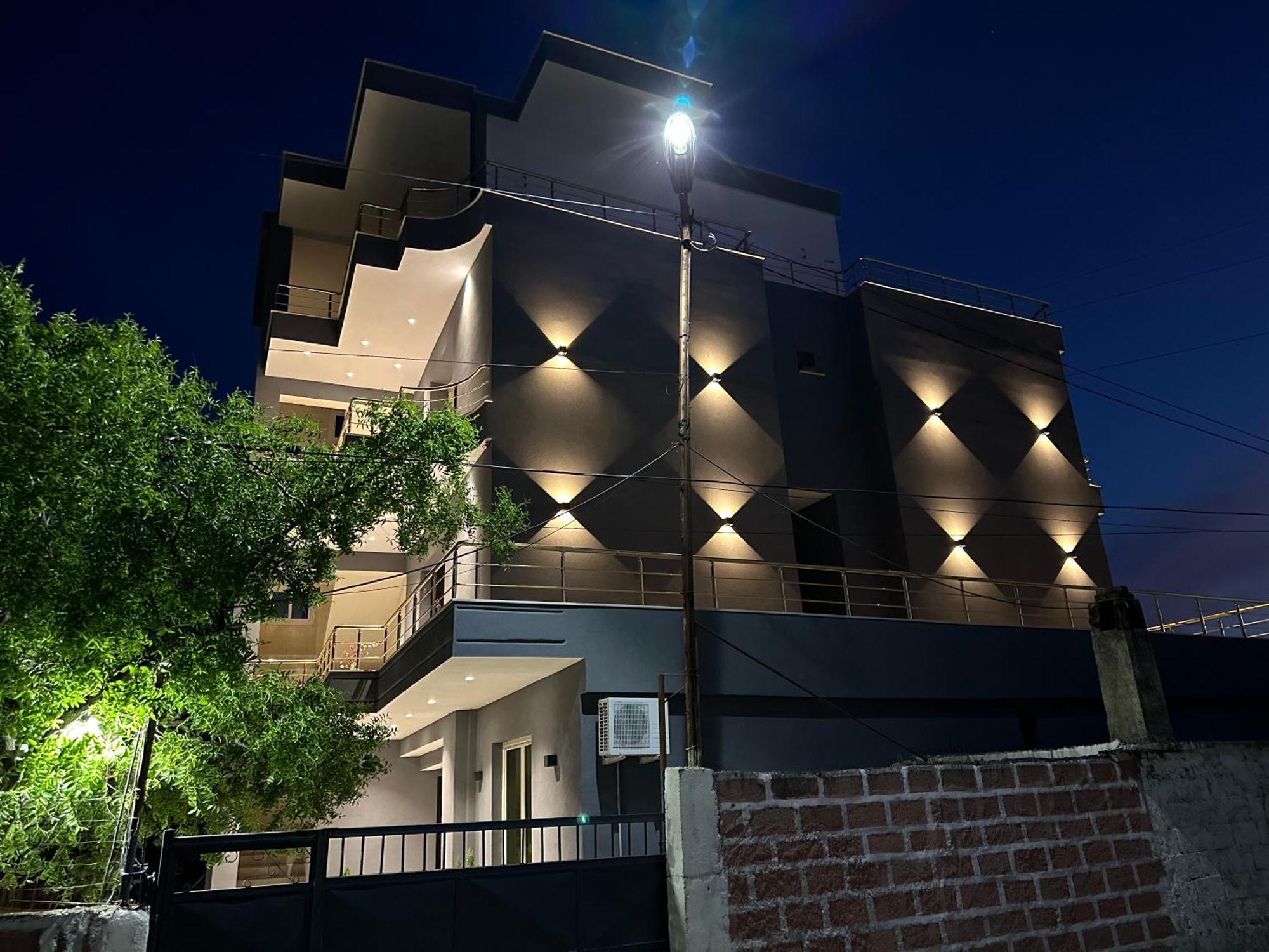Mico'S Apartments Vlorë Exteriör bild