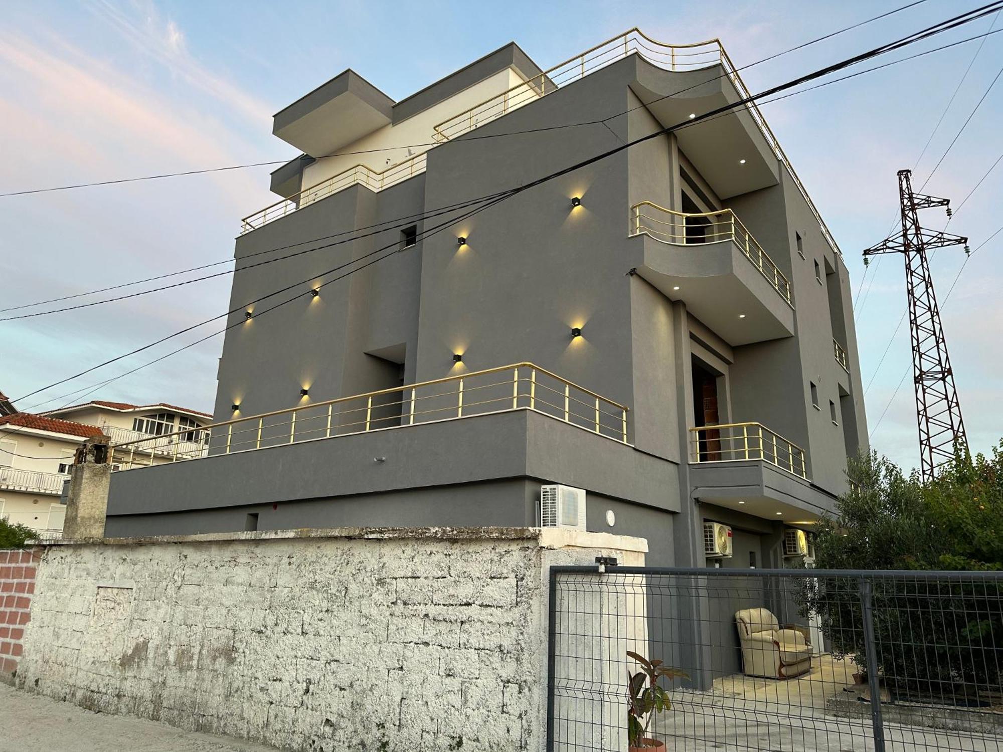 Mico'S Apartments Vlorë Exteriör bild