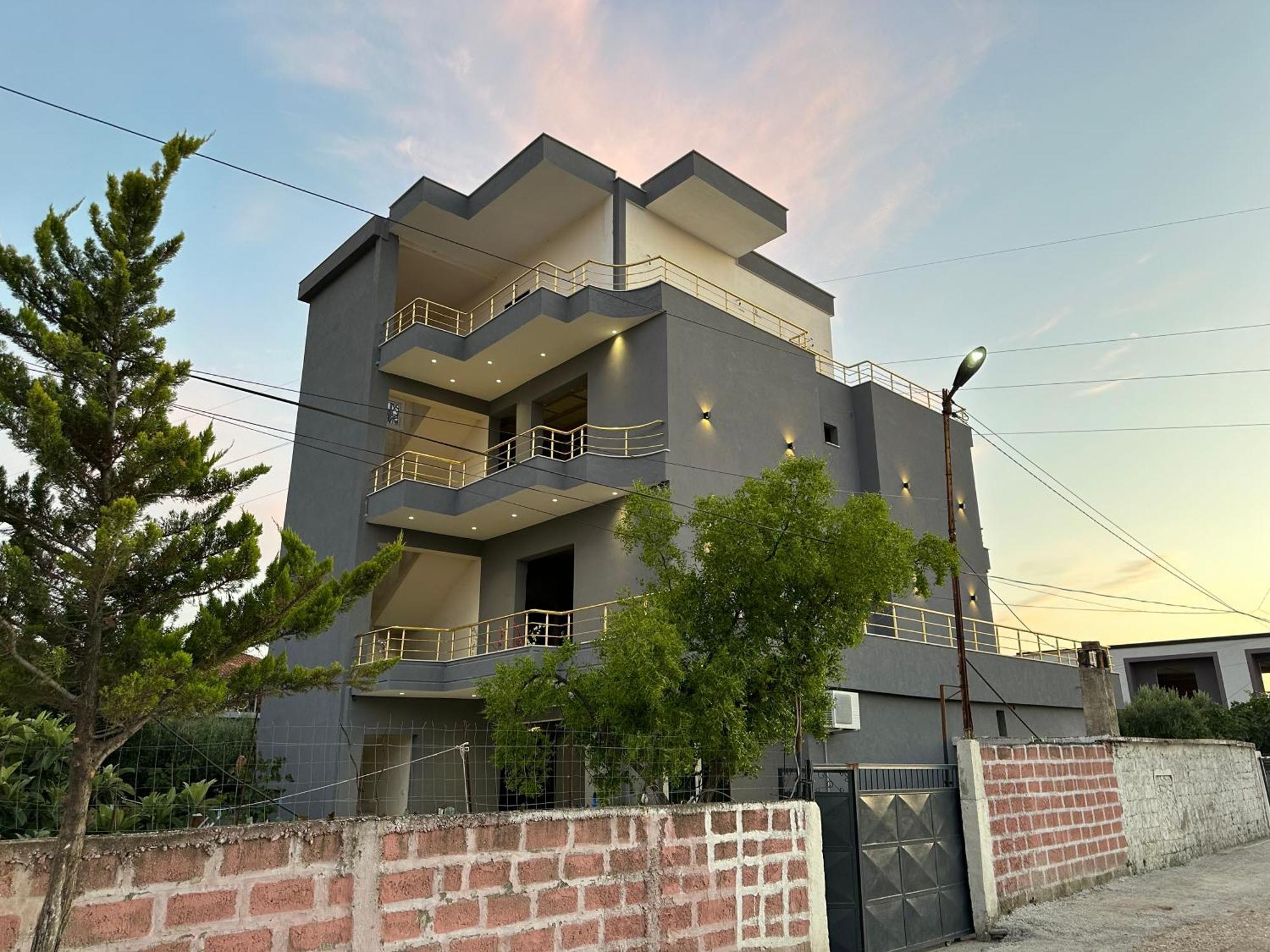 Mico'S Apartments Vlorë Exteriör bild
